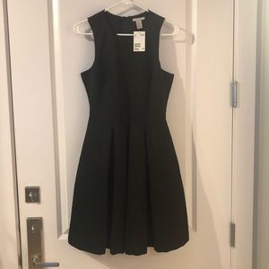 Brand New Black H&M dress. Pockets!!!!